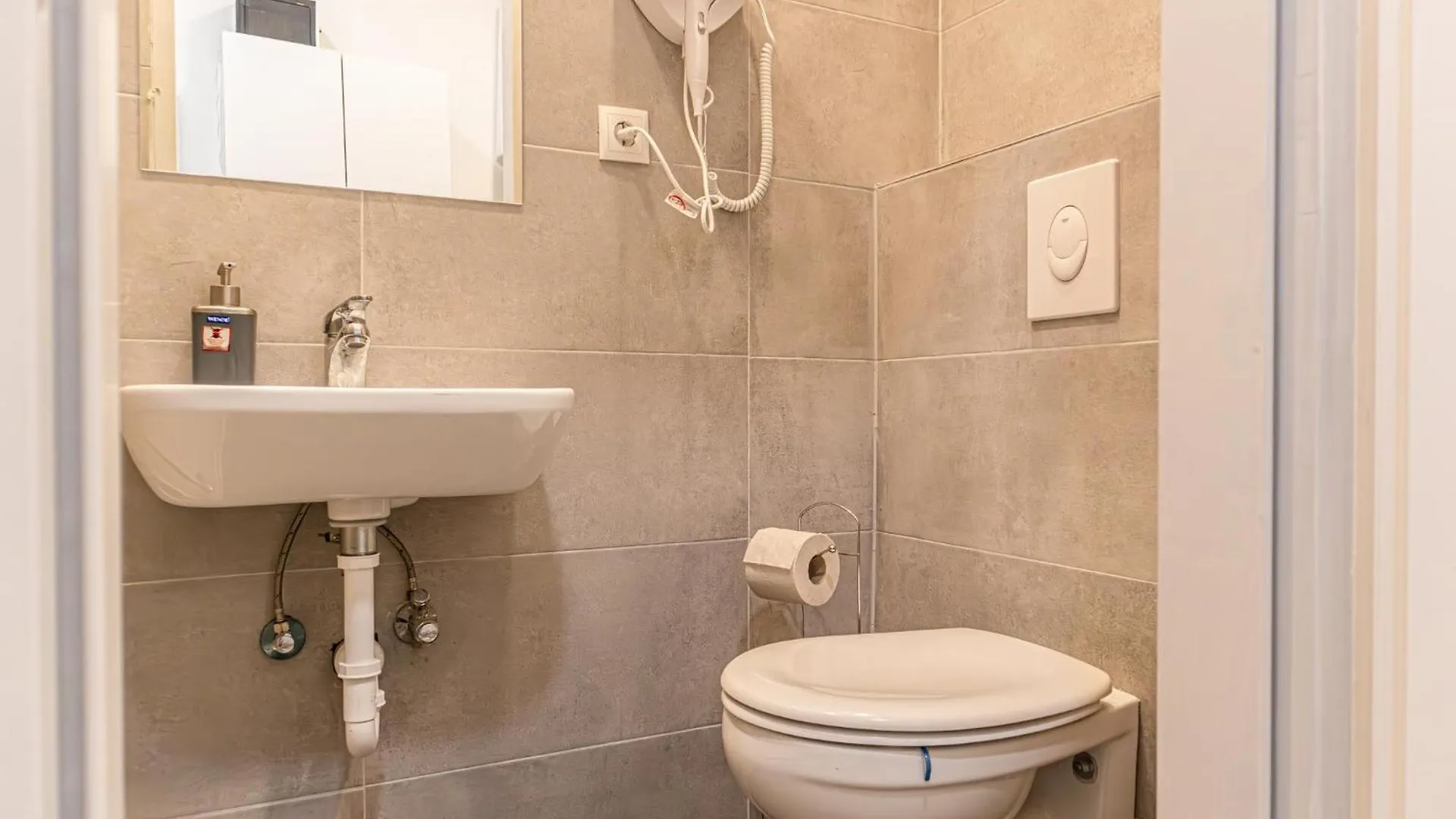 Apartament Welcoming 1Br Apt- Near U6 Station Am Schoepfwerk Wiedeń
